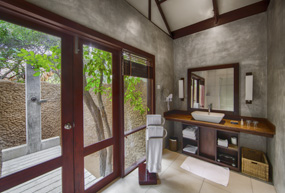 jungle beach bathroom